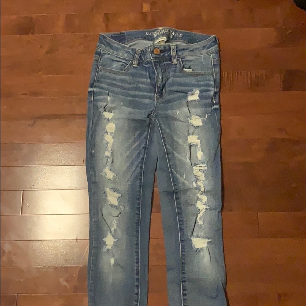 AMERICAN EAGLE RIPPED DENIM JEANS